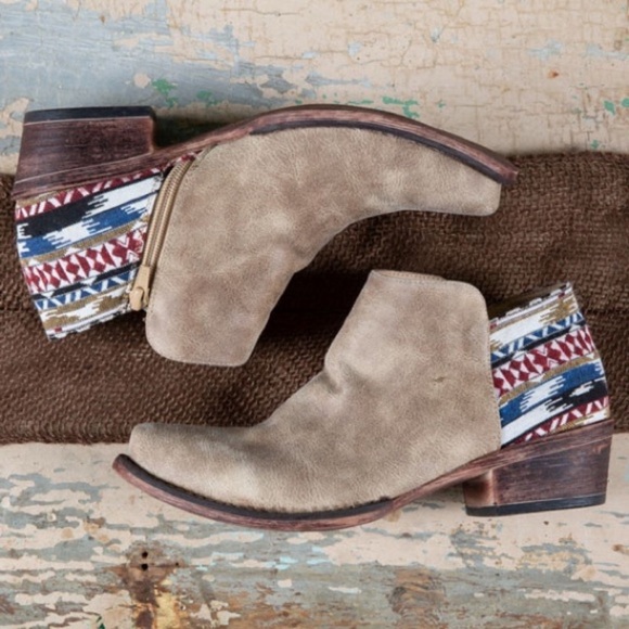 Roper Shoes - • [NIB] Roper Embroidered Booties •